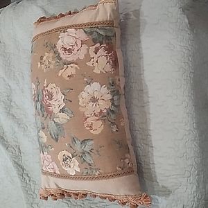 Fluffy throw pillow with tassels